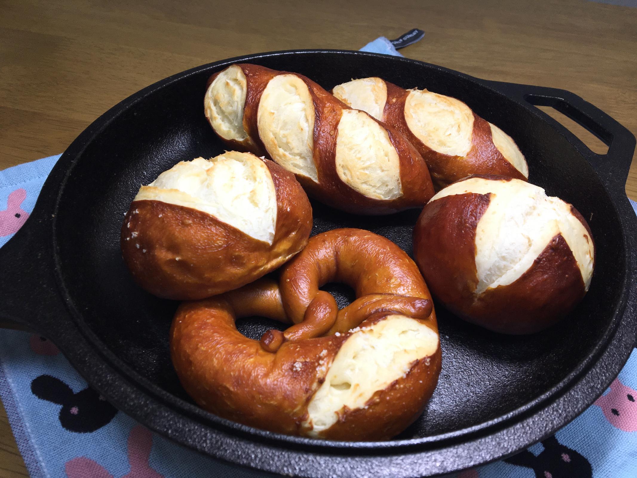 How to Make a pretzel at home_No Knead bread,No Machine_Lodge Pan(home