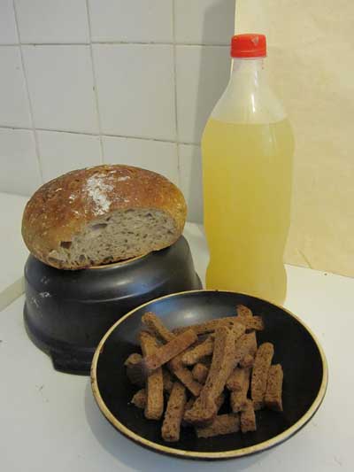 kvas and rye bread
