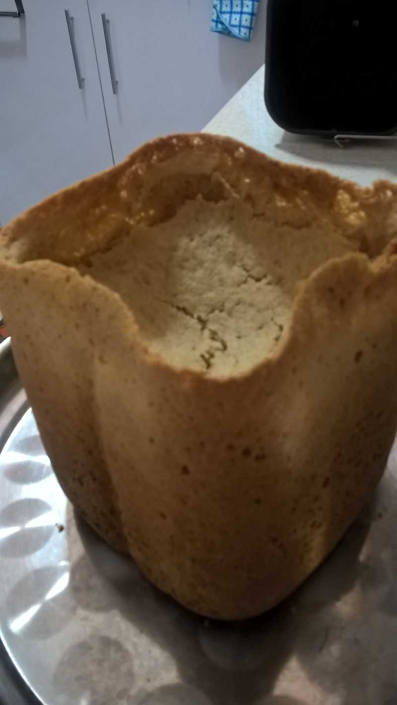 Почему выпечка опадает после духовки. Опал хлеб в хлебопечка. Опал хлеб в хлебопечке. Хлеб падает в хлебопечке. Хлеб в хлебопечке проваливается середина.