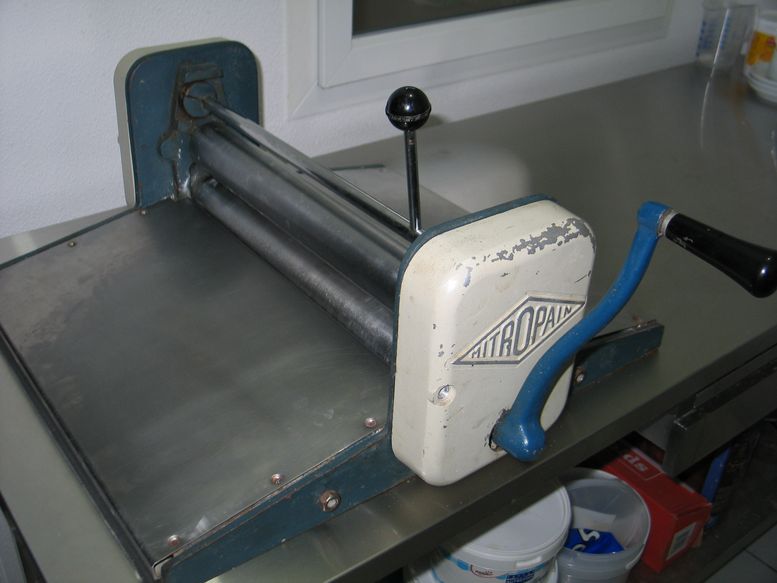 Manual crank dough sheeter