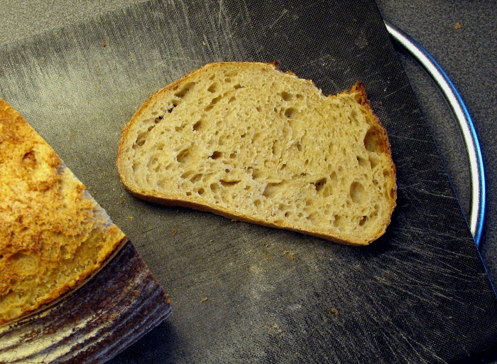 Pain au levain crumb