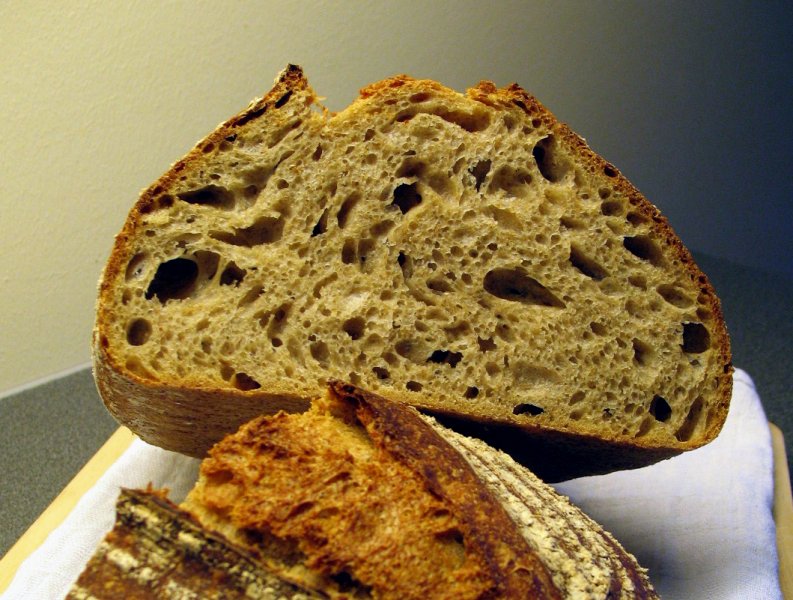 Pain au levain crumb