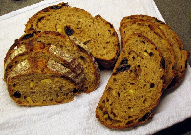 Prune & nut levain