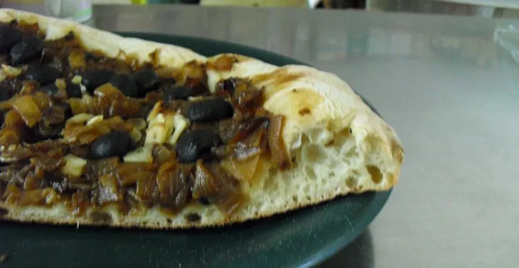 pizza.holes_.ny_.crust_.2014.sep_.small_.jpg